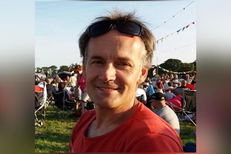 რას ჰყვება ბრიტანელი მამაკაცი, რომლისგანაც კორონავირუსით 11 ადამიანი დაინფიცირდა, თვითონ კი სრულად გამოჯანმრთელდა?