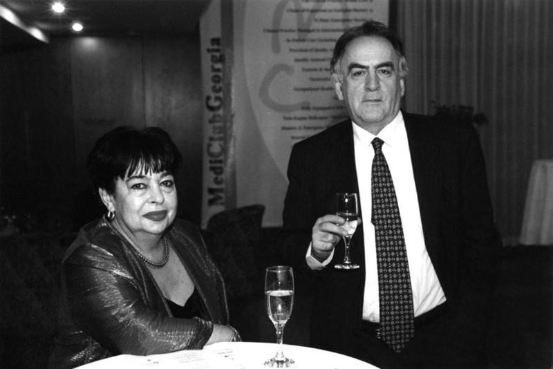 "მომაკვდინებელი ორმოცი აბის ნაცვლად, ერთს ვიღებ, რომ ჩამეძინოს და ნანა დამესიზმროს..." - გელა ჩარკვიანის მოგონებები ცოლზე, რომელიც ყველა წყვილმა უნდა წაიკითხოს