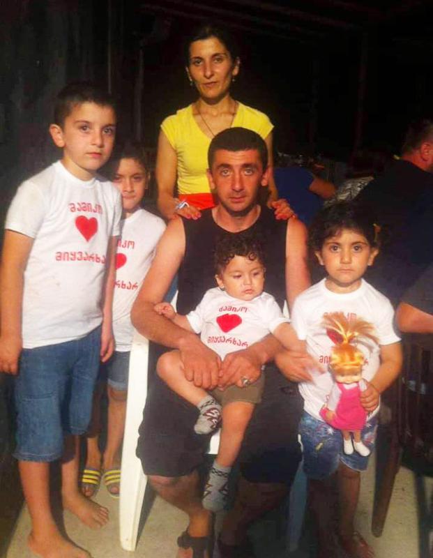 ოთხი მცირეწლოვანი შვილის მამას ძვირად ღირებული სასწრაფო ოპერაცია ესაჭიროება - ოჯახი საზოგადოებას დახმარებას სთხოვს