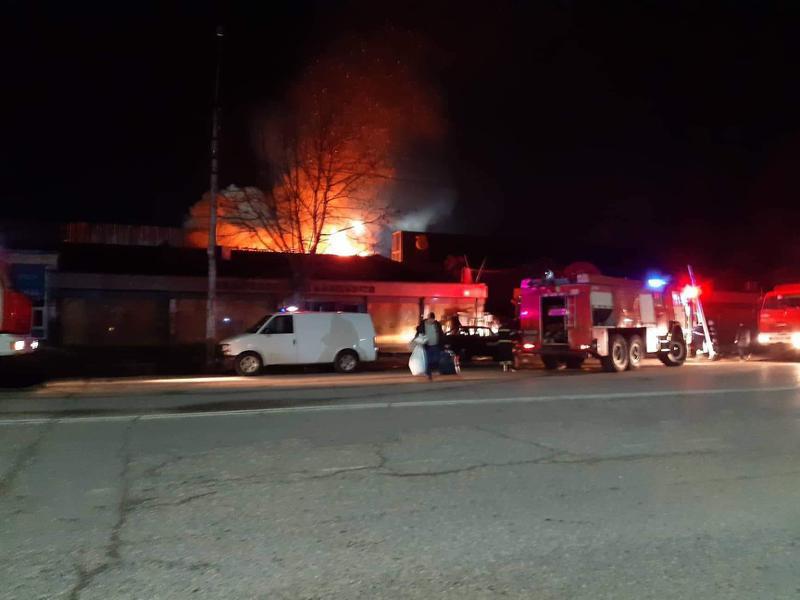 ქუთაისში, ჭავჭავაძის გამზირზე ე.წ კეჩის ბაზარი იწვის