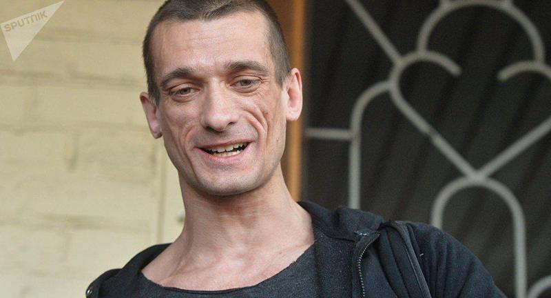 რუსი მხატვარი პოლიტიკოსის ინტიმური ვიდეოს გავრცელებისთვის დააკავეს - ვინ არის პიოტრ პავლენსკი