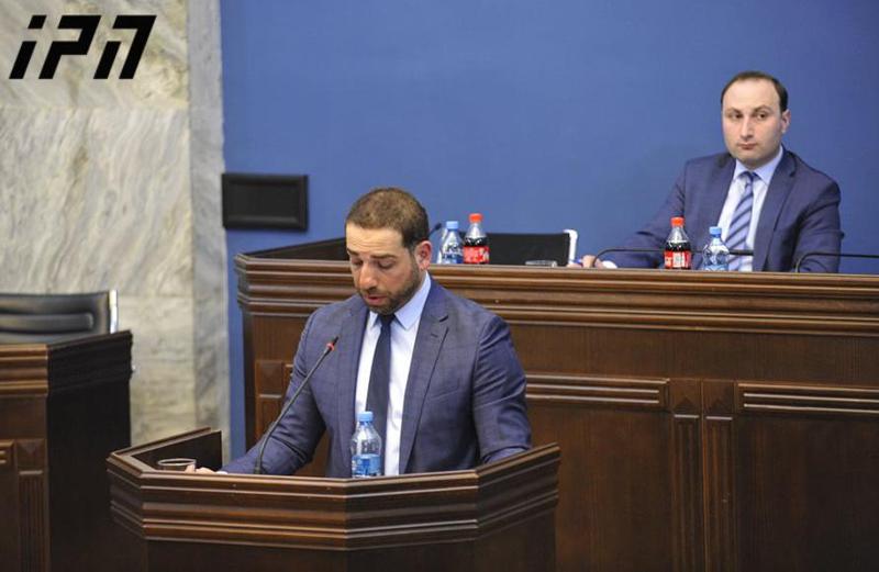 "ვარ ზრდასრული ადამიანი და ყველა გადაწყვეტილებას ვიღებ პირადად" - იურიდიულმა კომიტეტმა შოთაძის კანდიდატურას მხარი დაუჭირა