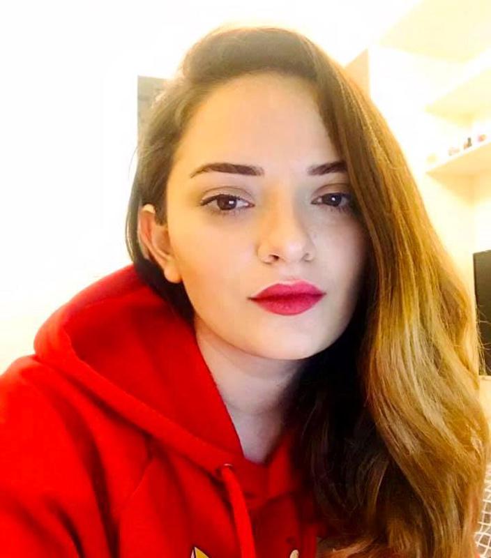 "სამგზავრო ჩემოდნით ჩავედი მაღაზიაში..." - რა ფოტოს ავრცელებს უხანიდან ქართველი გოგონა, რომელიც ერთი თვეა კარანტინშია