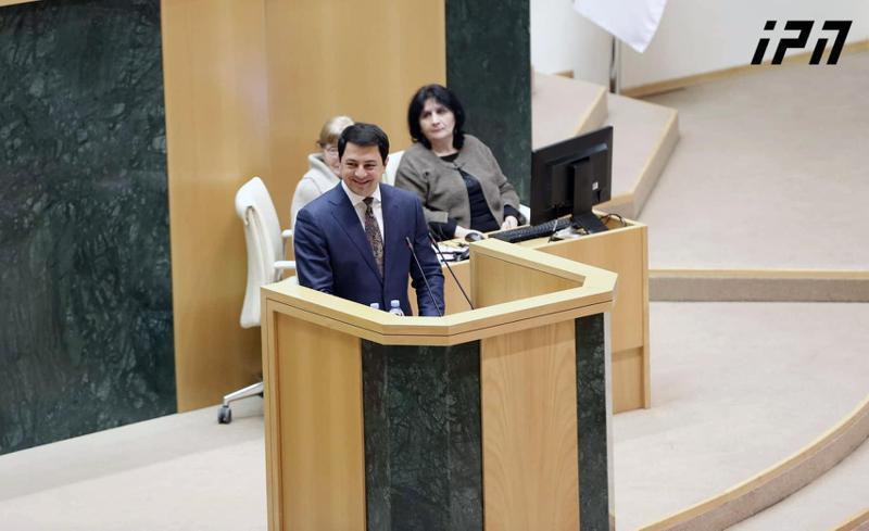 პარლამენტში, თალაკვაძის მოხსენებისას, ოპოზიციონერებმა საბჭოთა ჰიმნი ჩართეს - ნახეთ რა რეაქცია ჰქონდათ ელჩებსა და თავმჯდომარეს