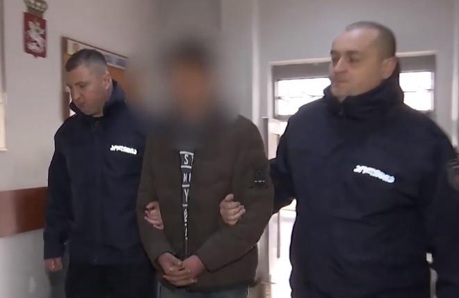 "მძინარეს ესროლა... შემდეგ კი მამამისის მოძებნა ოჯახის სხვა წევრებთან ერთად დაიწყო" - რას ჰყვებიან ადგილობრივები საჩხერის მკვლელობაზე