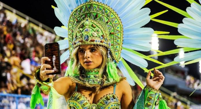 პარალელური სამყარო, სადაც კორონავირუსი ვერ აშინებთ - თავბრუდამხვევი ფოტოები რიოს კარნავალიდან