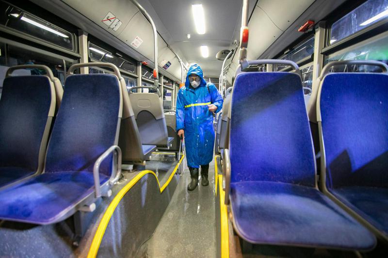 კორონავირუსის გამო, თბილისის ტრანსპორტი სადეზინფექციო ხსნარებით მუშავდება - ნახეთ ფოტოები