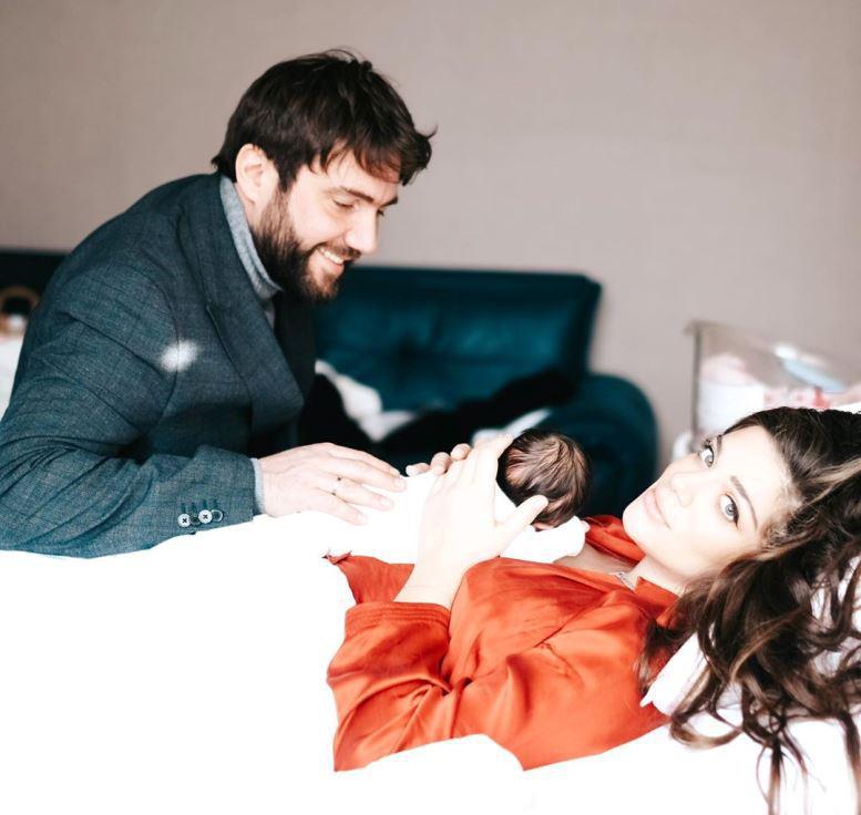 რატომ ზრდის შვილს ძიძის გარეშე ჯანეტ ქერდიყოშვილი და როგორ უვლის თავს ახალბედა დედა - "28 იანვრის მერე მივხვდი, რისთვის ვარ ამქვეყნად"