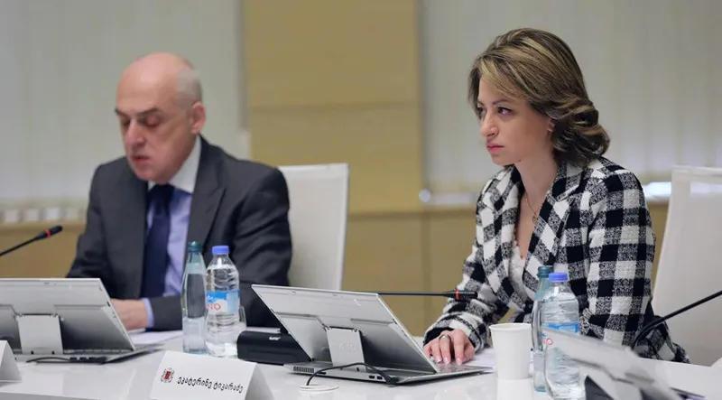 ჯანდაცვის მინისტრის თანაშემწე, რომლის მეუღლესაც კორონავირუსი დაუფიქსირდა, თვითიზოლაციაშია