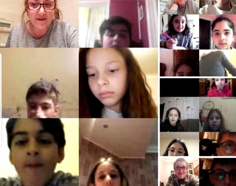 "მესენჯერის" ჩატში ვხსნი გაკვეთილებს, კარგად იგებენ" - როგორ ასწავლის დისტანციურ რეჟიმში თბილისის სკოლის მოსწავლეებს პედაგოგი