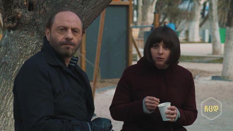 "მსურს გავაწბილო ის მაყურებელი, რომელიც ილანძღება: "ნინას ხელი არ ახლოო" - როგორ მოხვდა 25 წლიანი ემიგრაციიდან დაბრუნებული მსახიობი ჩცდ-ში