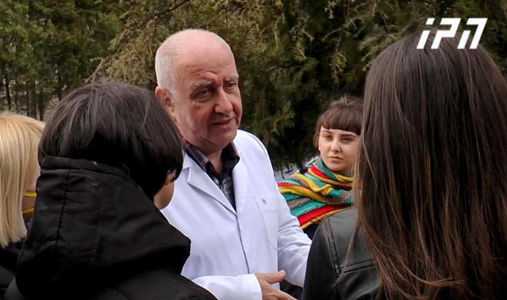 "ტემპერატურა ჰქონდა, თუმცა ამჟამად სიცხე არ აღენიშნება" - რესპუბლიკურის დირექტორი წლინახევრის ბავშვის მგომარეობაზე, რომელიც კარანტინშია