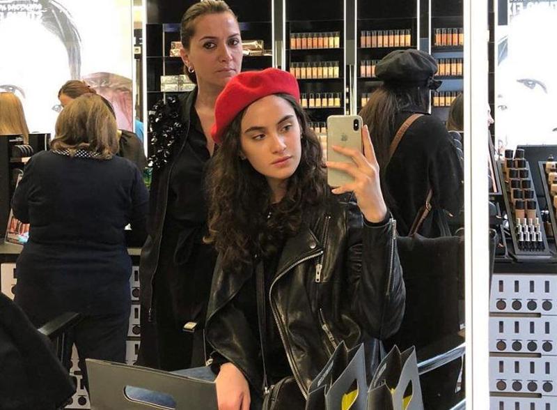 "ახლა ცოტა ყელში ბურთი მაქვს გაჩხერილი, მეტს ვეღარ დავწერ..." - ეკა ხოფერიას ქალიშვილი ორკვირიან თვითიზოლაციაშია