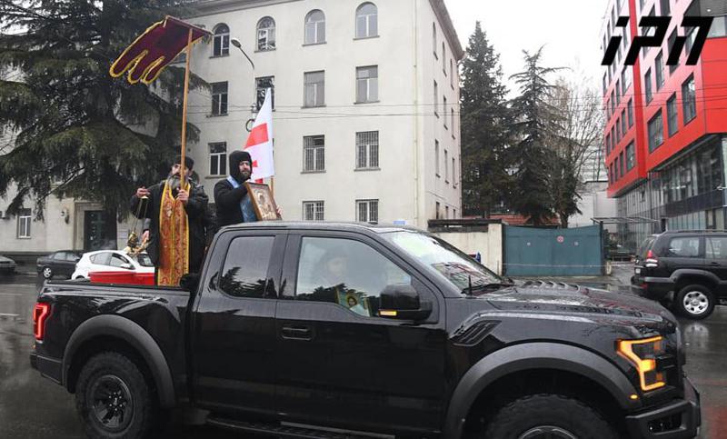 სასულიერო პირებმა თბილისის ქუჩები აკურთხეს - ნახეთ ფოტოები