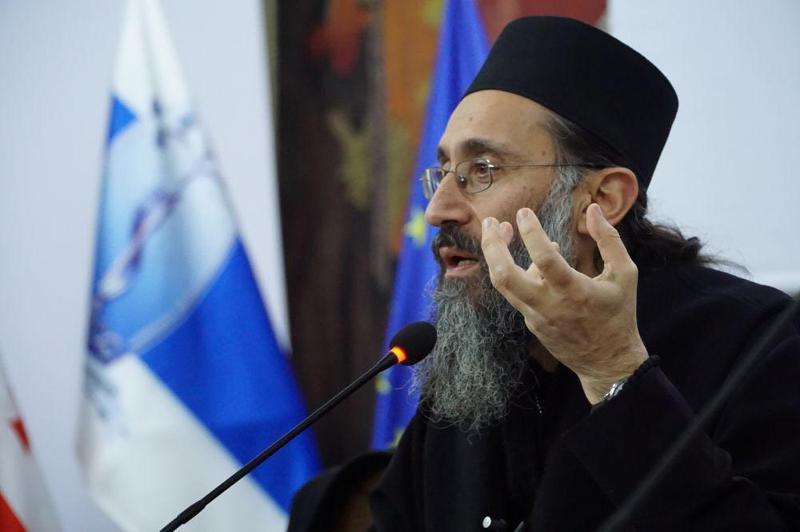 კორონავირუსით გარდაცვლილი ადამიანის დაკრძალვის შესახებ რეკომენდაციებში ვერანაირ წინააღმდეგობას ვერ ვხედავ - დეკანოზი თეოდორე გიგნაძე