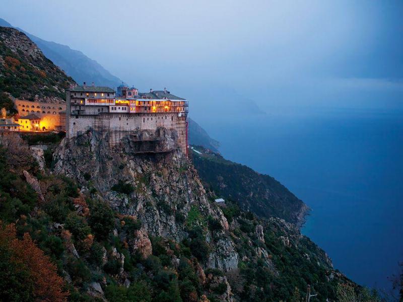 ათონის მთის მონაზონი კორონავირუსით საავადმყოფოში გადაიყვანეს, მონასტერი კი მომლოცველებისთვის დაიხურა