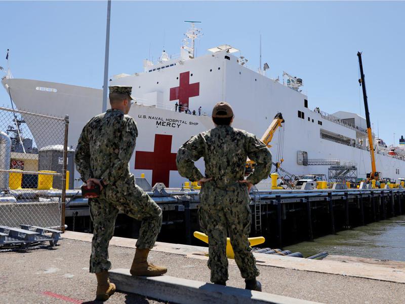 ლოს ანჯელესის პორტში 1000 საწოლიანი გემი-ჰოსპიტალი შევიდა - ნახეთ ფოტოები, სად უმკურნალებენ პაციენტებს