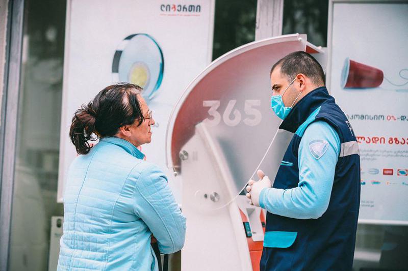 რა შეზღუდვები მოქმედებს საგანგებო მდგომარეობის დროს - პასუხები ხშირად დასმულ კითხვებზე