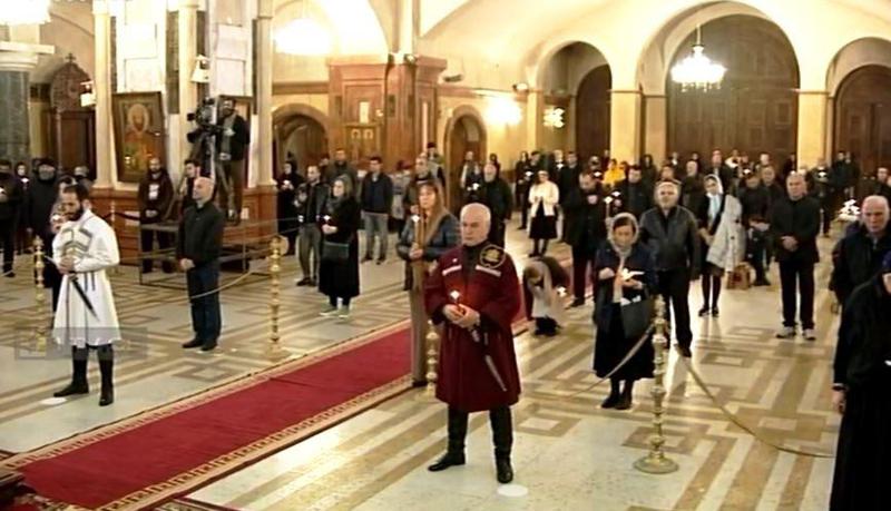 "ქართული ეკლესია ჯანდაცვის სფეროს წარმომადგენლების მოწოდებას არ ემორჩილება... წარმატება, შესაძლოა, რისკის ქვეშ დადგეს" - რას წერს CNN საქართველოზე