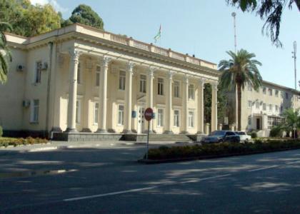 გაგრაში, სადაც კორონავირუსის პირველი შემთხვევა გამოვლინდა, ე.წ. კომენდანტის საათი გამოცხადდა