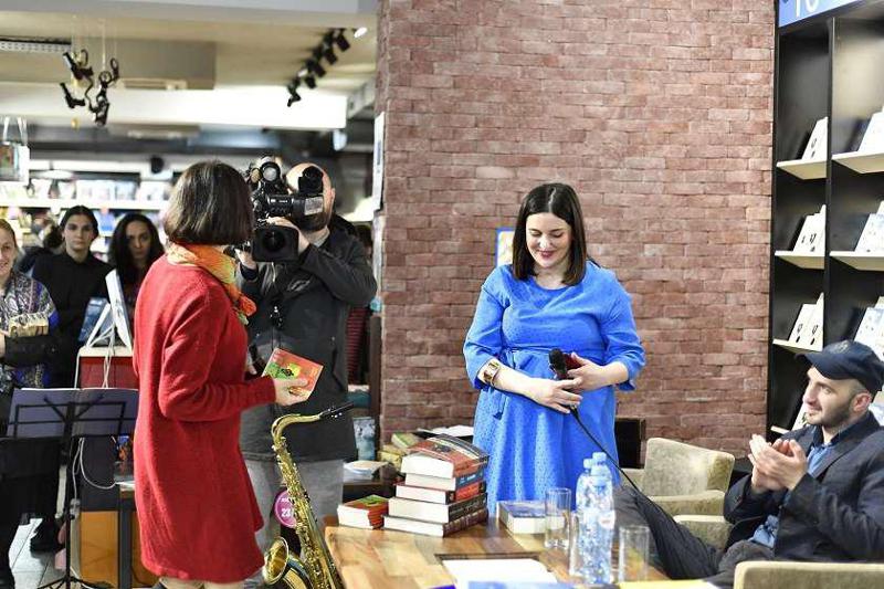 "გარდაცვლილ ნინის დავპირდი: აუცილებლად დავუნიშნავდით მისი სახელობის სტიპენდიას ვინმეს..." - რას წერს ესპანეთში COVID-19-ით დაღუპული ქალის შვილებზე გიორგი კეკელიძე