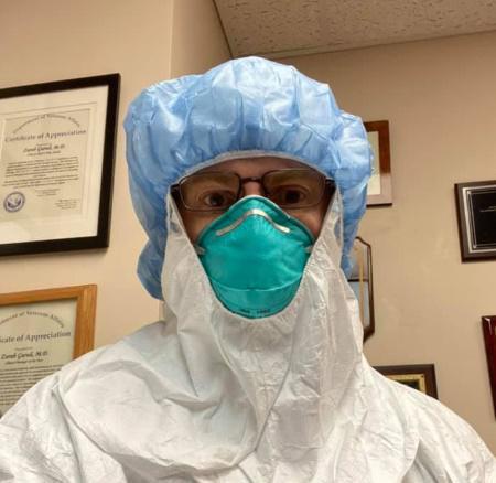 "მაგიდაზე მუშტი დაარტყა, დამეხოცება ხალხიო..." - ქართველი ექიმის ჩანახატი, რომელიც აშშ-ში არსებულ მძიმე სიტუაციას ასახავს