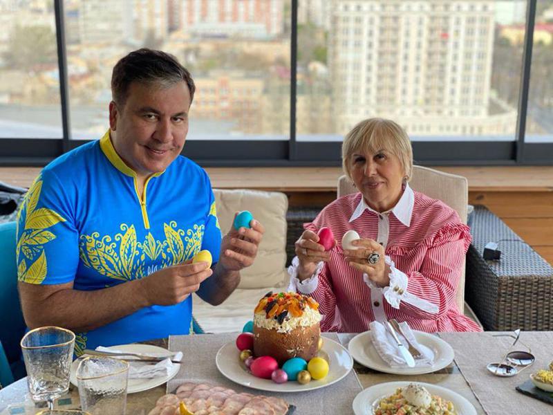 მიხეილ სააკაშვილის და გიული ალასანიას სააღდგომო ფოტო იზოლაციიდან