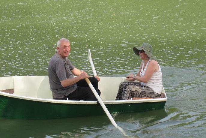 "რაც პანდემია დაიწყო, თენგიზი სახლში ღამის 2-3 საათზე ადრე არ დაბრუნებულა" - რას ყვება ცნობილი ინფექციონისტის მეუღლე ოჯახზე