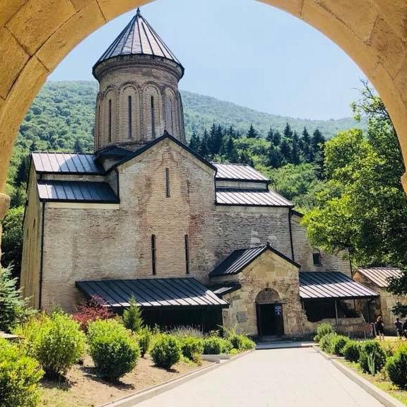 კრიმინალური ფაქტი ყინწვისის მამათა მონასტერში - წინამძღვარმა არქიმანდრიტი სავარაუდოდ, ცეცხლსასროლი იარაღით დაჭრა