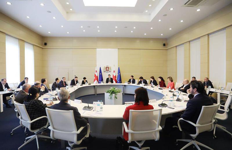 პირები, ვინც სამსახური დაკარგეს, 6 თვის განმავლობაში თვეში 200 ლარს მიიღებენ