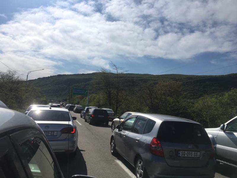 რა ხდება დილით თბილისის შემოსასვლელში, მას შემდეგ რაც 2 დღით დიდ ქალაქებში შესვლა დაშვებულია