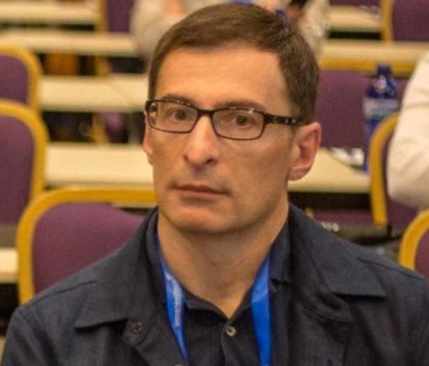 "ვგრძნობ, საუბარი მიჭირს, სუნთქვა აღარ მყოფნის... ბევრი რამ მასწავლა იმ დღეებმა" - რას წერს ექიმი ზურაბ გურული, რომელმაც კორონავირუსი გადაიტანა