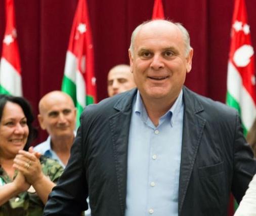 ასლან ბჟანიას მოულოდნელი ვიზიტი რუსეთში და აფხაზების მოლოდინები - "რას ჩამოიტანენ მოსკოვიდან, მაგაზეა მათი მომავალი დამოკიდებული"