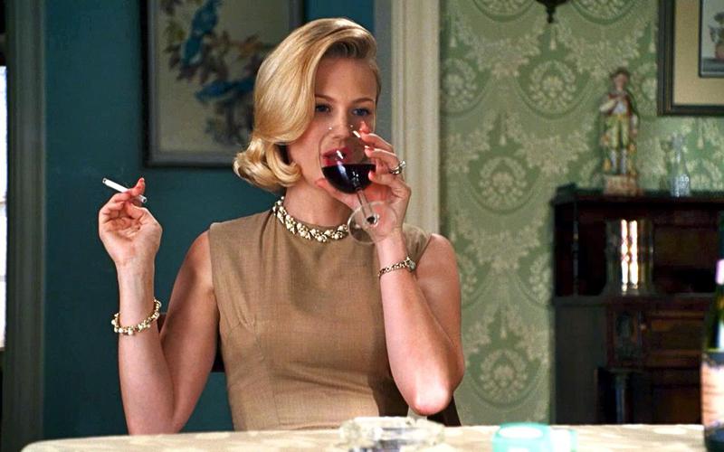 რატომ უნდა დალიონ წითელი ღვინო მწეველებმა და ქალბატონებმა