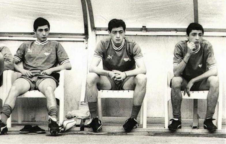 "დიდუბეში პატარა სახლი გვქონდა და მორიგეობით, ერთი ჩვენგანი "ლეჟანკაზე" უნდა დაწოლილიყო" - რეზი არველაძე ბავშვობაზე, ტყუპებსა და ფეხბურთზე