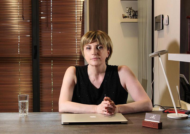 "იქ დედაჩემი იბრძვის სიცოცხლისთვის...ვიმუშავებ ანაზღაურების გარეშე" - ექიმი ნუტრიციოლოგი ნატა გაგუა მზადაა კლინიკაში ექთნის დამხმარედ იმუშაოს