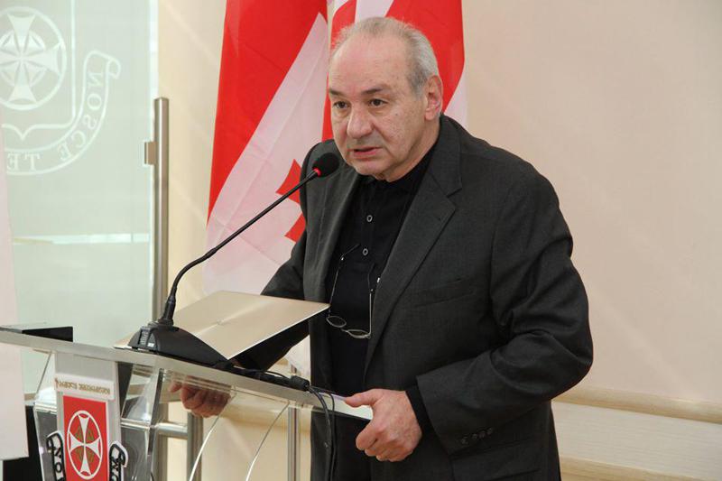 "თურმე, ვარ ფაშისტი, აგენტი და ეროვნული შუღლის გამღვივებელი! ეს ცილისწამებაა" - ზაზა აბაშიძე კრიტიკას პასუხობს და ბოდიშს იხდის