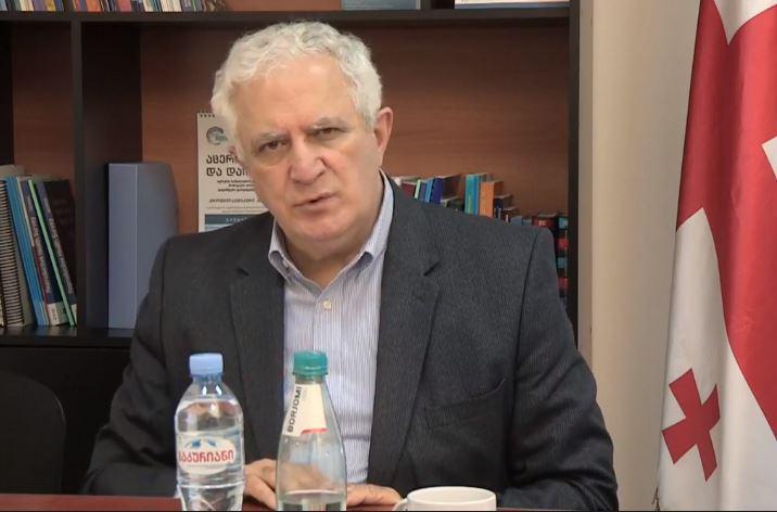 "კოვიდი არ დამთავრდება დღეს, ხვალ, ზეგ, არც წლის ბოლოს... ქვეყნები ჩაკეტილი ვერ ვიქნებით" - ამირან გამყრელიძე