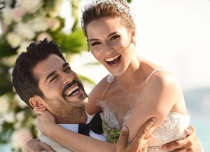 ყველაზე მომხიბვლელი თურქი მსახიობის შვილი ინტერნეტვარსკვლავი გახდა - ბურაქ ოზჩივიტის ვაჟის ფოტოები, რომელიც მამის ასლია