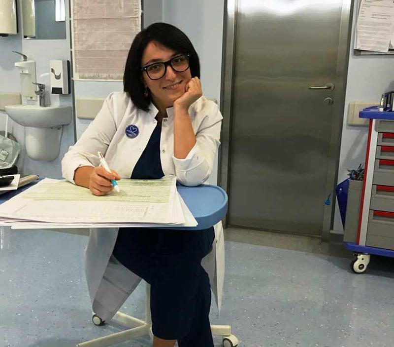 "ვიყავი უსიმპტომო... 3 დღეში ვირუსი ჩემგან გადაედო 6 თანამშრომელს, ჩემს შვილს და დედამთილს" - რას წერს ექთანი, რომელმავ 30-დღიანი ბრძოლის შემდეგ კორონავირუსი დაამარცხა