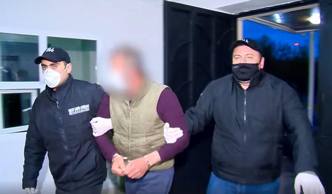 პოლიციამ დააკავა მამაკაცი, რომელმაც 15 წლის შვილს და მოხუც მამას ფიზიკური შეურაცხყოფა მიაყენა