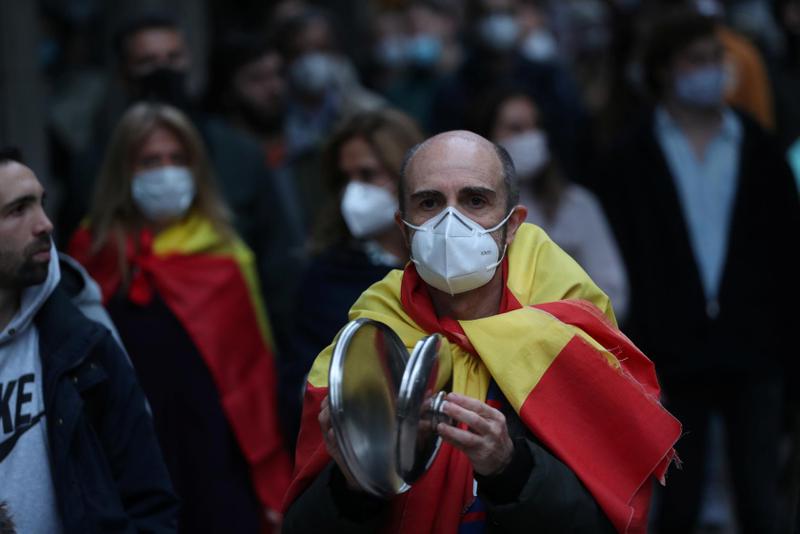 ესპანეთში, ხელისუფლების გადადგომის მოთხოვნით, საპროტესტო აქციები იმართება - გახანგრძლივდება თუ არა საგანგებო მდგომარეობა 1 თვით და როგორია ინფიცირებულთა მონაცემები