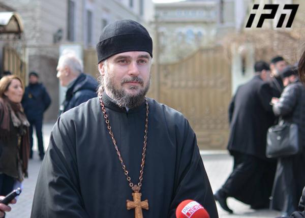 "...თუ ასეთი მიდგომა იქნება, ჩვენ მას არ გავიკეთებთ" - რას ამბობს დეკანოზი შალვა კეკელია კორონავირუსის საწინააღმდეგო ვაქცინაციაზე