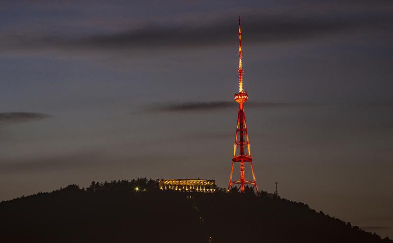 რა ფერებში განათდება დღეს ანძა? - თბილისის მერია განცხადებას ავრცელებს