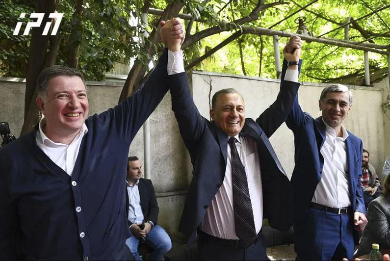 "ნათელაშვილი უგულავას ჯალათს უწოდებდა, მათი ზონდერები სასტიკად გვარბევდნენ..." - როგორ იცვალეს სახე პოლიტიკურმა ლიდერებმა?