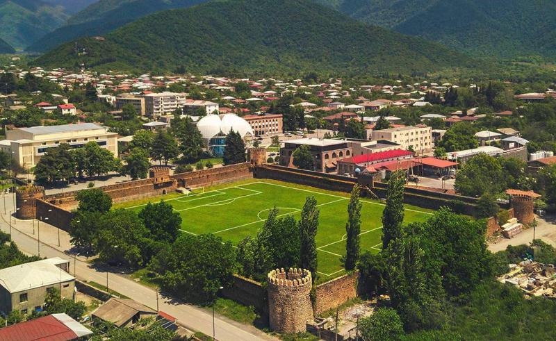 ფეხბურთის მოედანი მე-17 საუკუნის ყვარლის ციხესიმაგრეში - "მტერი რომ შემოგვესევა, მანდ ვეთამაშოთ?"