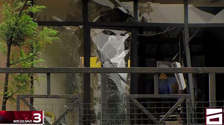 სოფელ კოხნარში საზოგადოებრივი ცენტრი ბანკომატიდან თანხის გატანის მიზნით ააფეთქეს - "მთავარი არხი"