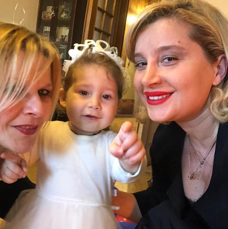 "თავისით გამოისახა ჯვარიც და ზეთი წამოვიდა..." - რა მოხდა თიკა მახალდიანის სახლში დედის ორმოცამდე რამდენიმე დღით ადრე