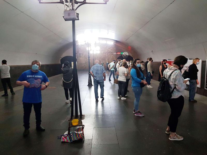 რა ხდებოდა თბილისის მეტროში, რომელმაც ორთვიანი პაუზის შემდეგ მუშაობა დღეს განაახლა