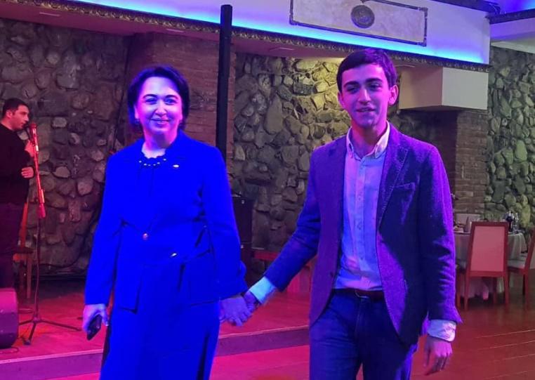 "16 წლის სკოლის მოსწავლით გამოგვცადეს მთელი ოჯახი, ეს იყო ენით აუწერელი სისასტიკე" - რას წერს ეკა ბესელია იუბილარ შვილზე